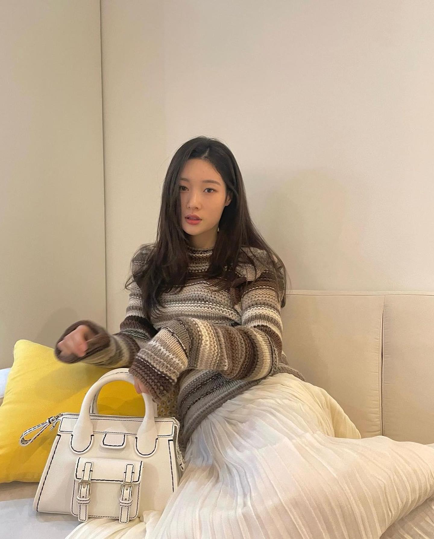 연말 예쁜 토트백🤎🤍@챙겨놓기
끌로에 이디스백 + 겨울룩 👜🎅🏼 언니들 코디🎄 #광고 이미지3