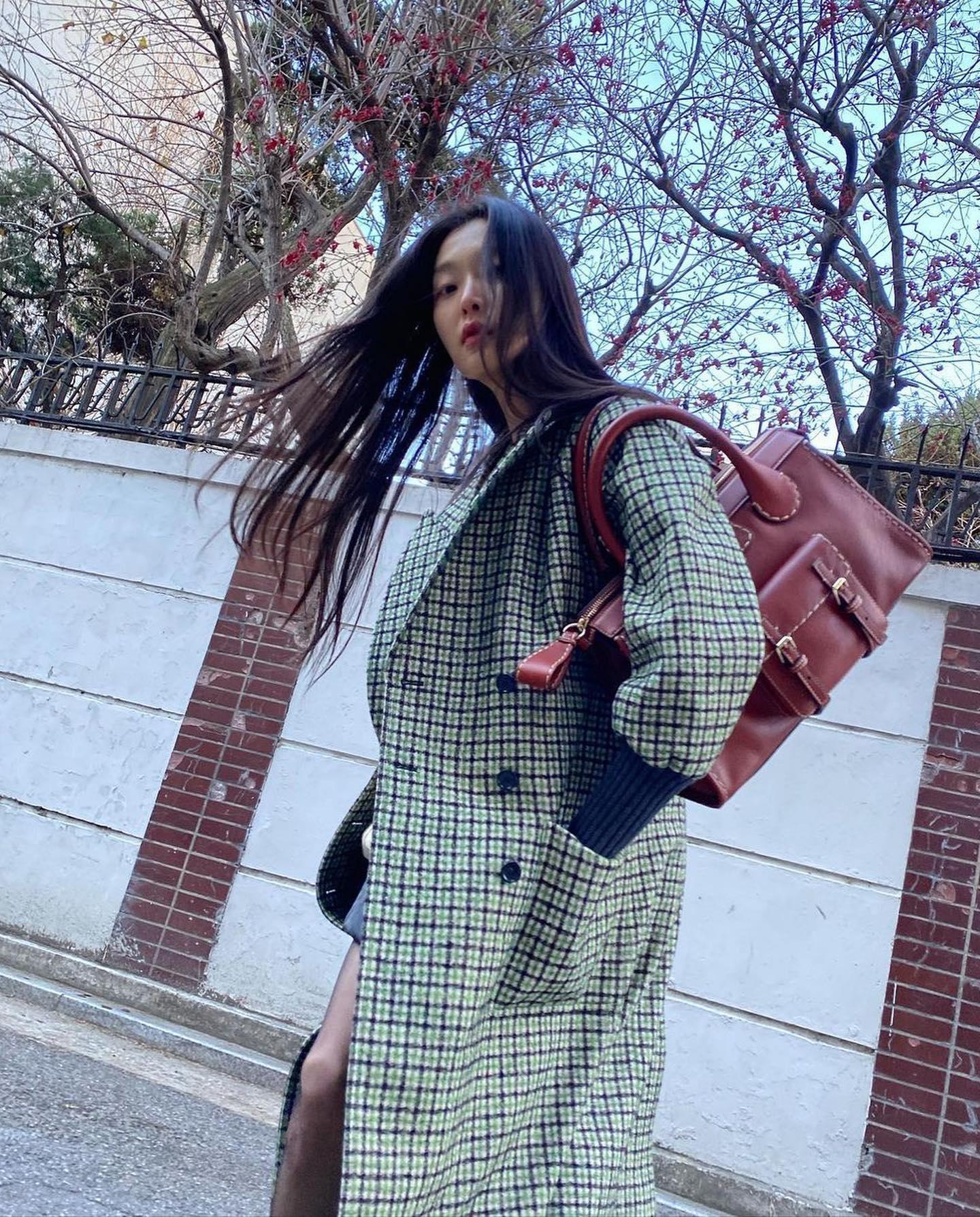 연말 예쁜 토트백🤎🤍@챙겨놓기
끌로에 이디스백 + 겨울룩 👜🎅🏼 언니들 코디🎄 #광고 이미지4