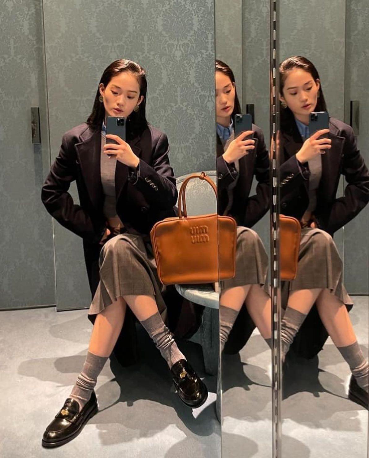 과감히 배 드러내?!🧚🏻‍♀️💛미우미우 이미지