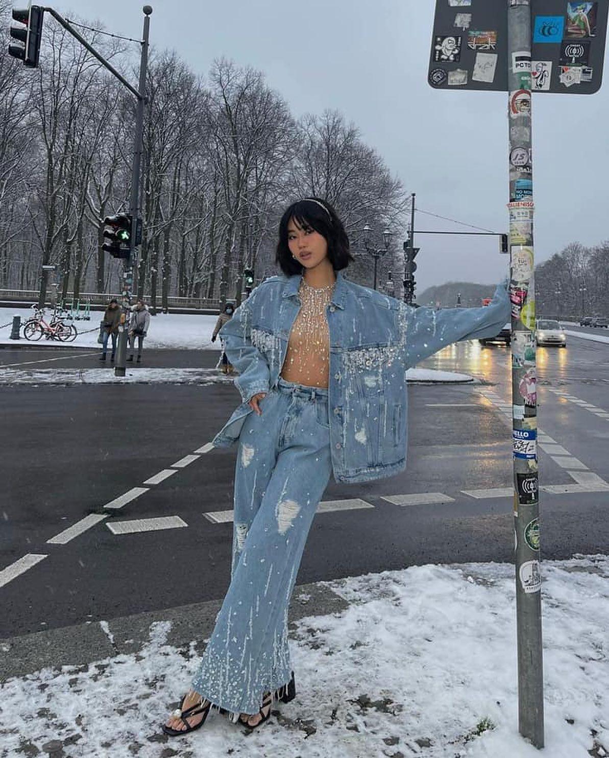 과감히 배 드러내?!🧚🏻♀️💛미우미우 이미지5