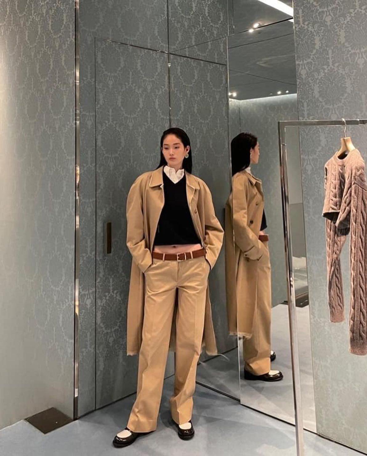 과감히 배 드러내?!🧚🏻♀️💛미우미우 이미지6