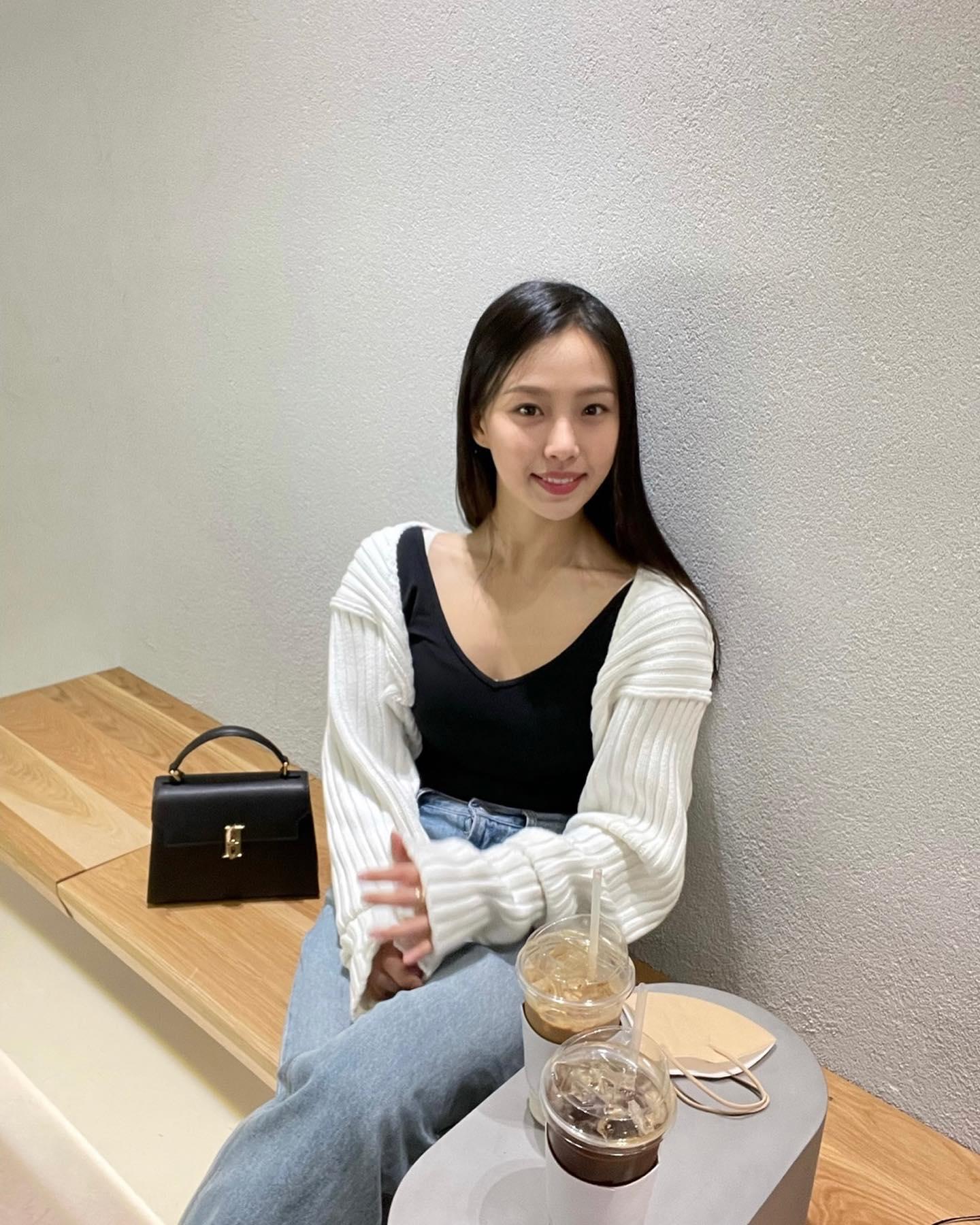 블랙 가방 코디법 @고민시🖤👜 이미지10