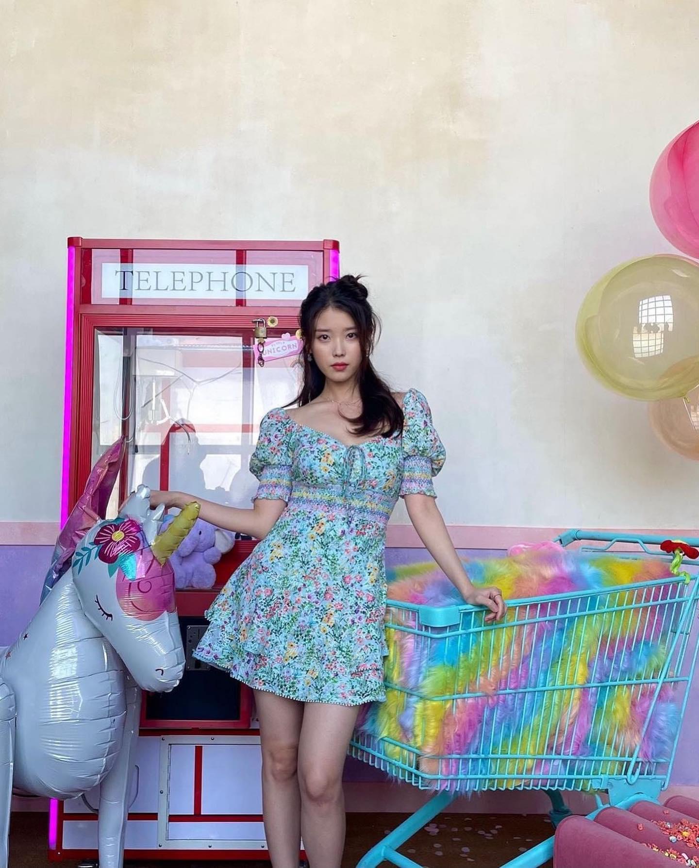 찰떡같은 아이유와 구찌 조합🤎🖤 이미지7