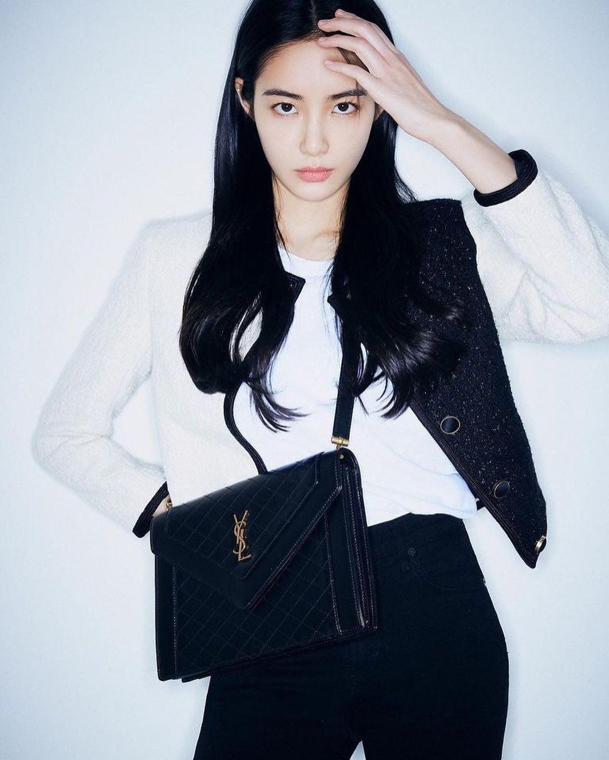 옷이 얼굴빨 받는 홍수주🤍🖤 이미지5