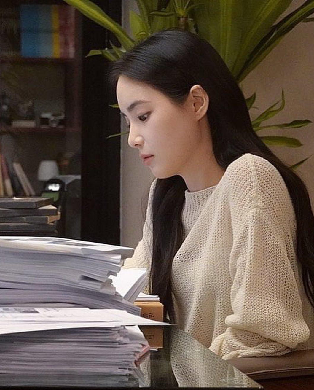 옷이 얼굴빨 받는 홍수주🤍🖤 이미지7