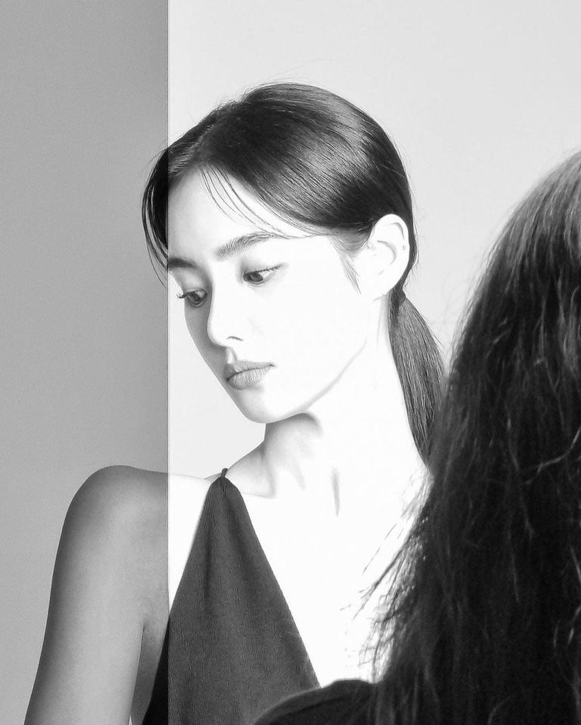 옷이 얼굴빨 받는 홍수주🤍🖤 이미지9