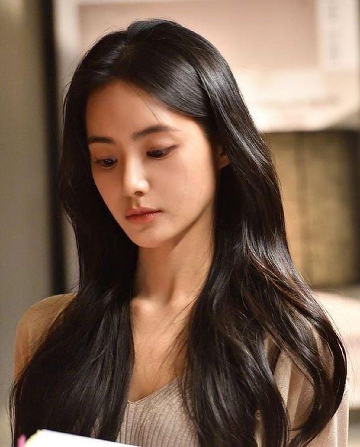 옷이 얼굴빨 받는 홍수주🤍🖤 이미지10