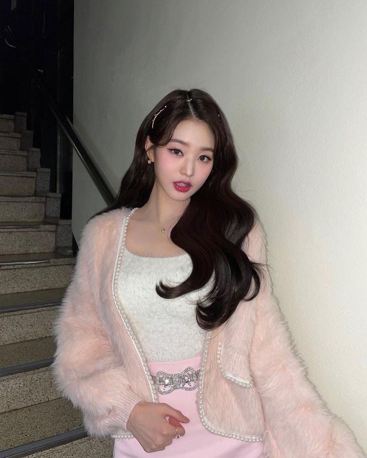 장원영의 새초롬한 데일리💙🖤 이미지6