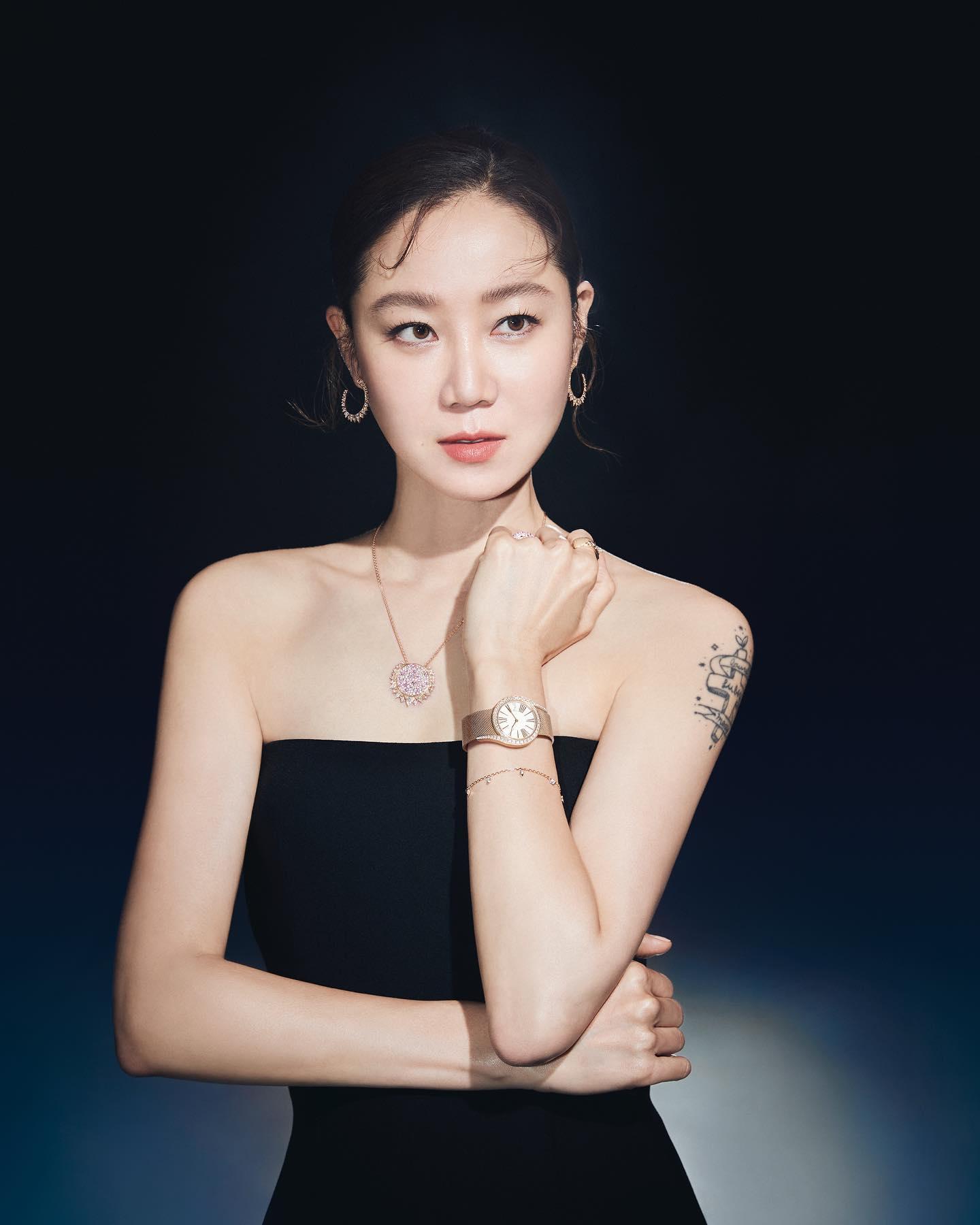 우아 공블리🖤💛피아제 x 공효진
홀리데이 예쁜 주얼리 비주얼🎄❤️🔥@연말참고 #광고 이미지2