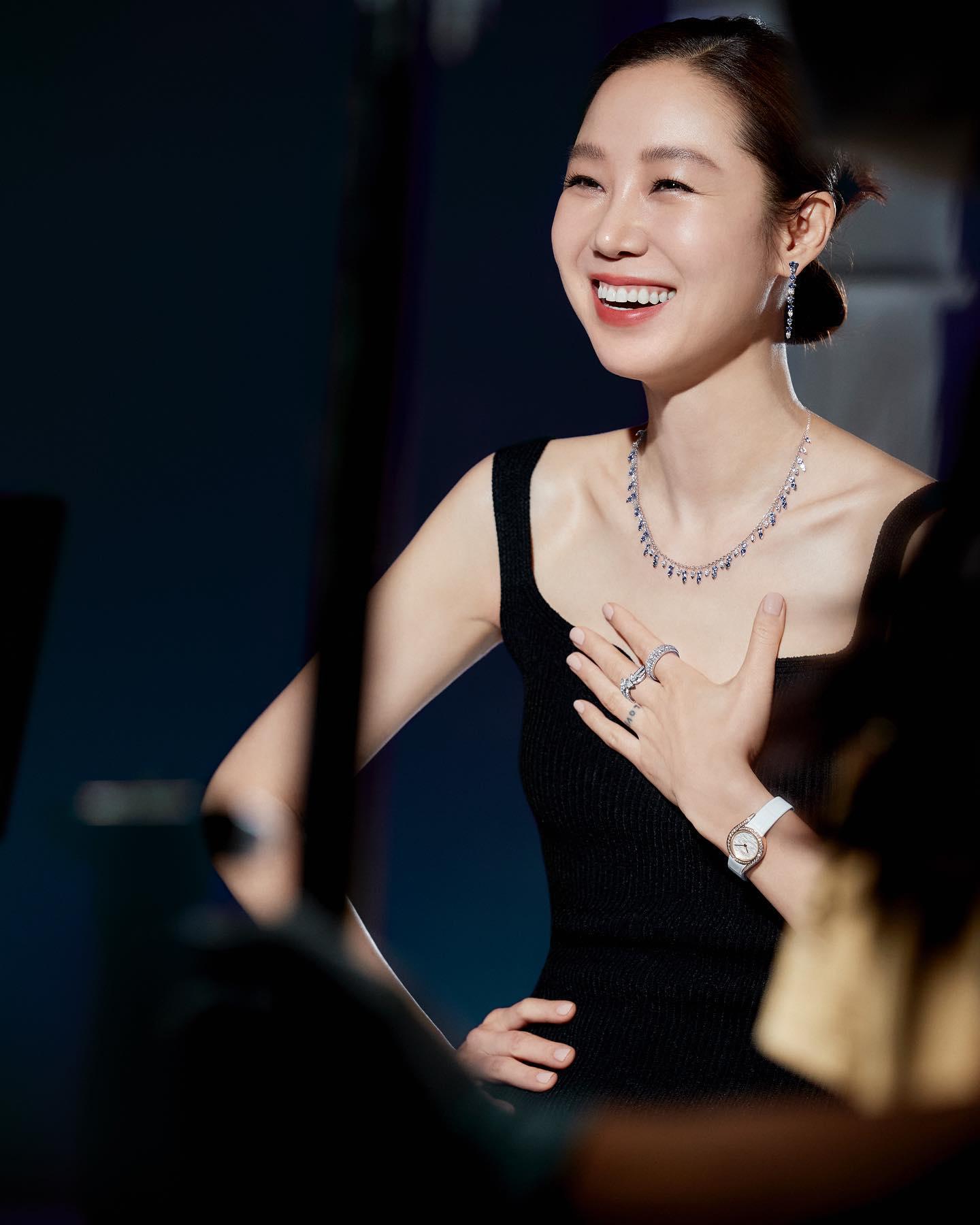 우아 공블리🖤💛피아제 x 공효진
홀리데이 예쁜 주얼리 비주얼🎄❤️🔥@연말참고 #광고 이미지5