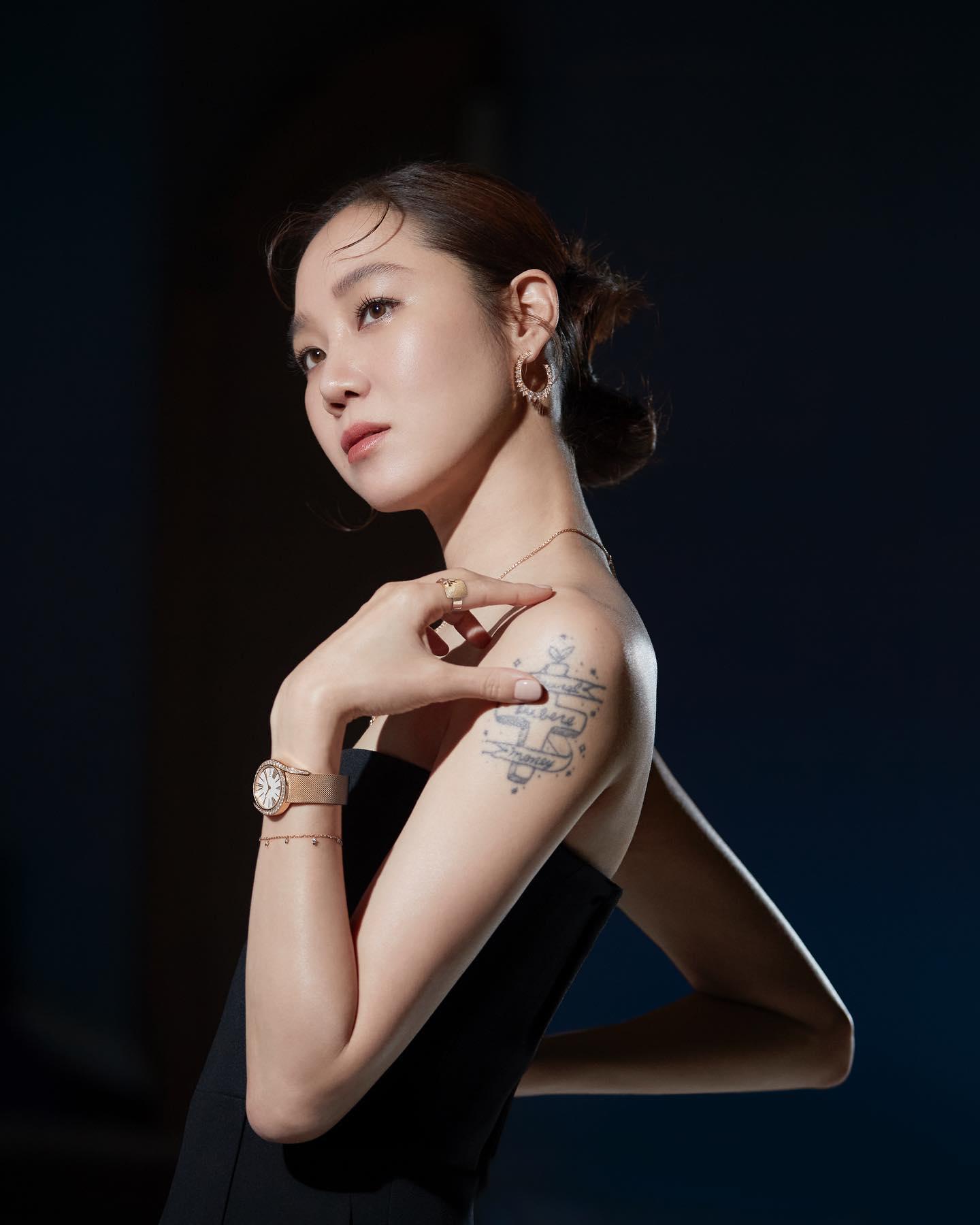 우아 공블리🖤💛피아제 x 공효진
홀리데이 예쁜 주얼리 비주얼🎄❤️🔥@연말참고 #광고 이미지6