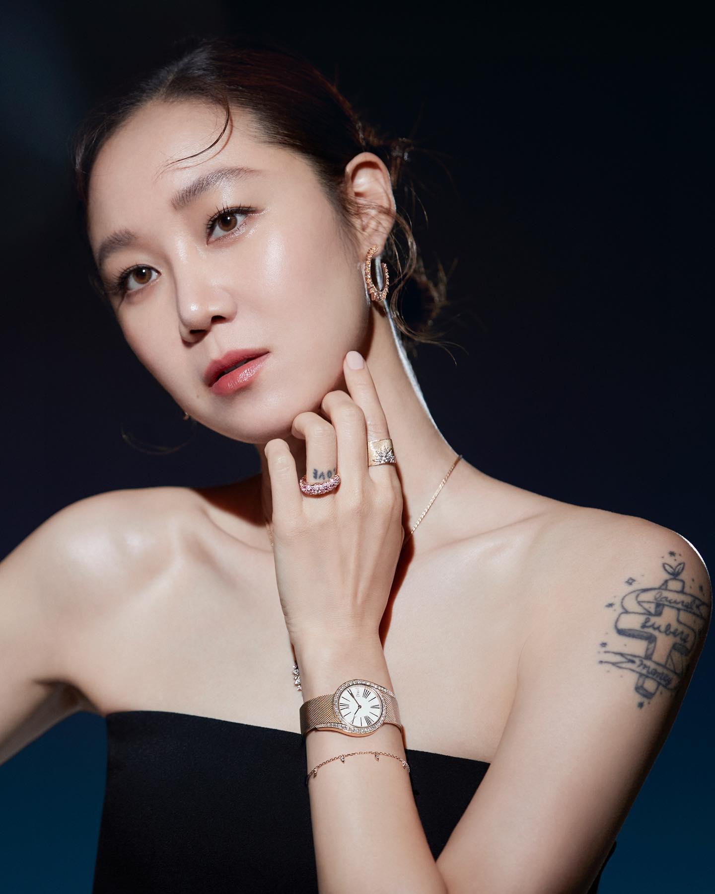 우아 공블리🖤💛피아제 x 공효진
홀리데이 예쁜 주얼리 비주얼🎄❤️🔥@연말참고 #광고 이미지7