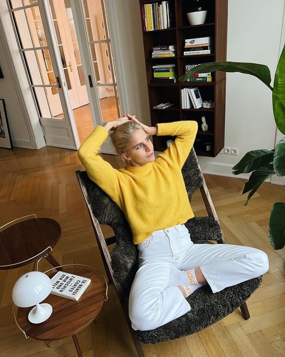 겨울 노란니트 포인트 괜찮네💛 이미지