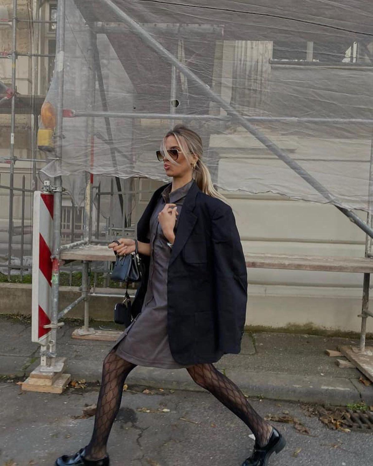 스타킹에 힘주기🖤💛 이미지5