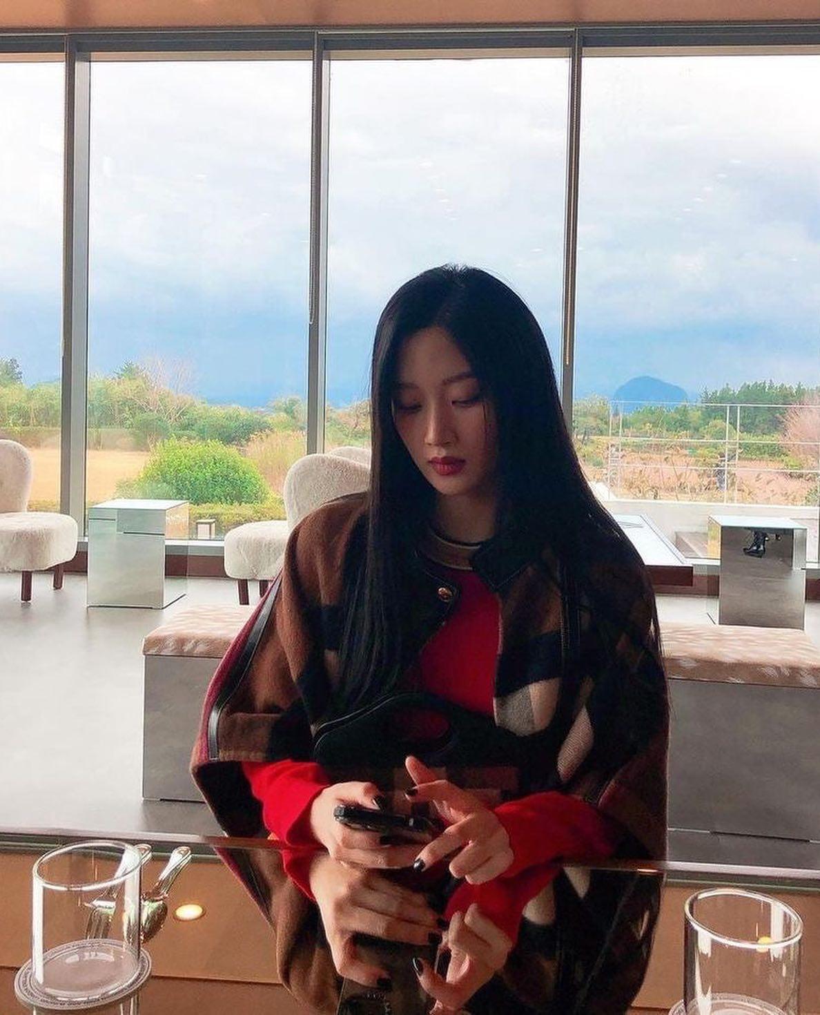 문가영의 고혹적인 코디무드❣️💙 이미지8