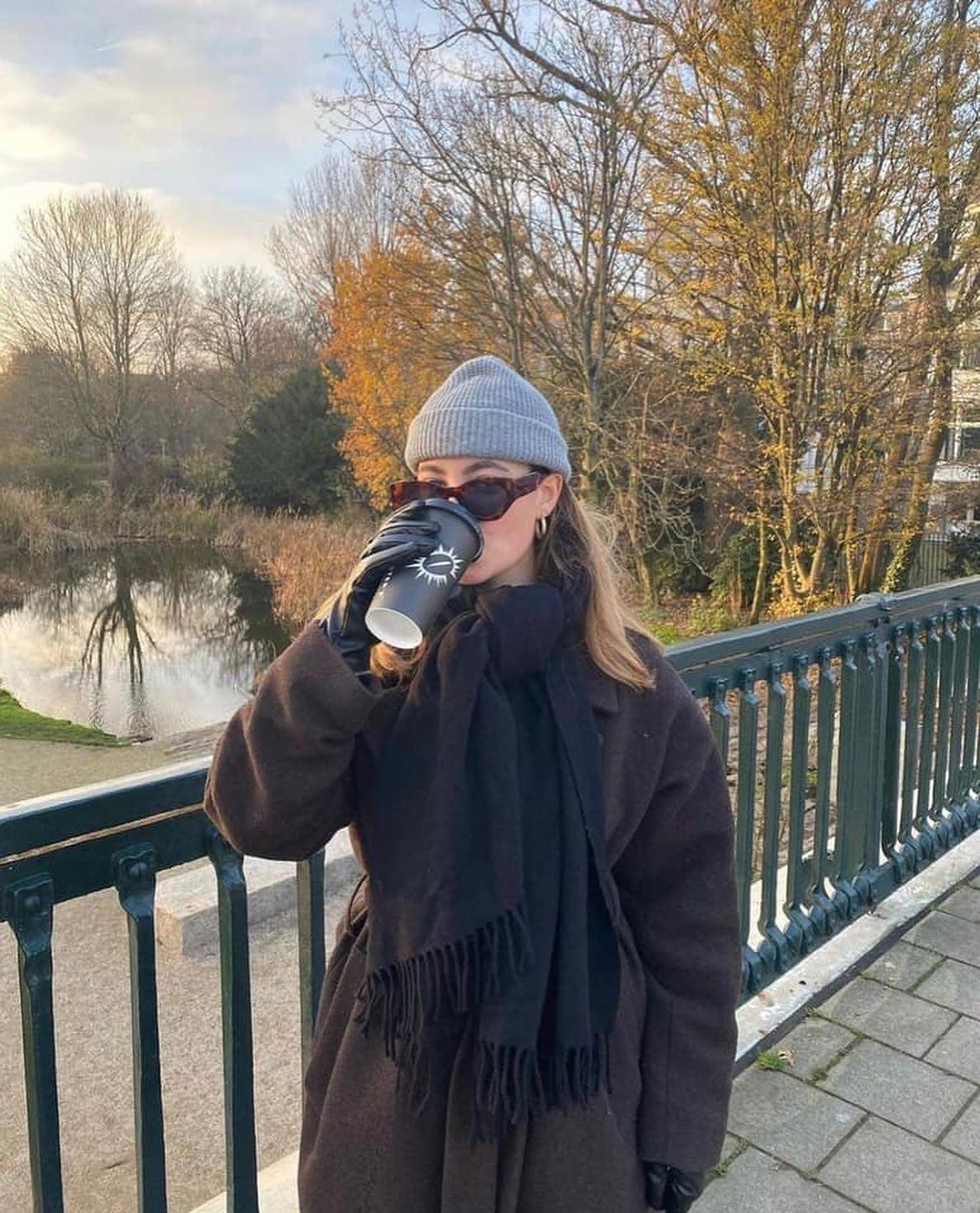 코트에 비니로 마무리😎🖤 이미지3