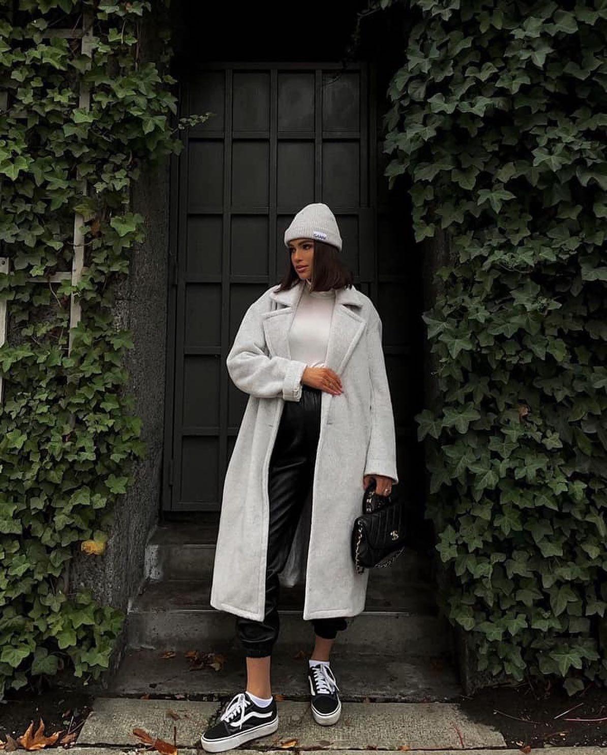 코트에 비니로 마무리😎🖤 이미지5