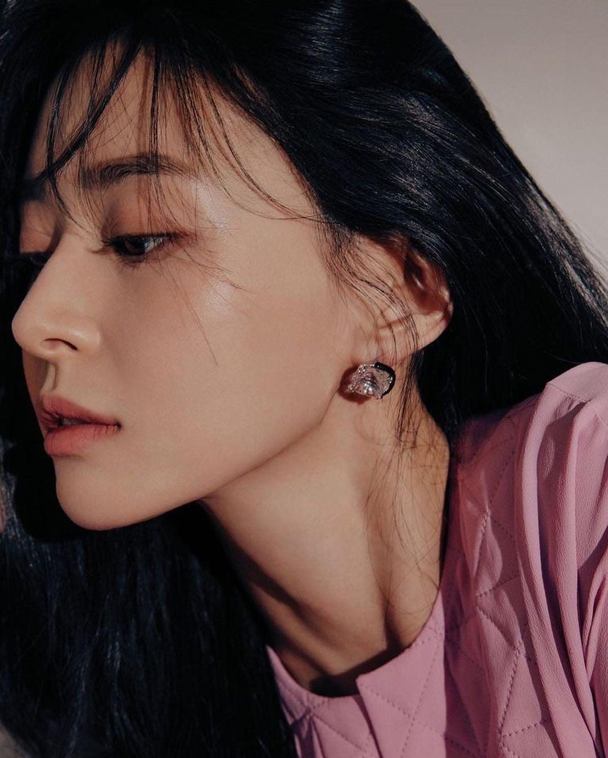 권나라의 고급 무드와 스타일링✨ 이미지2