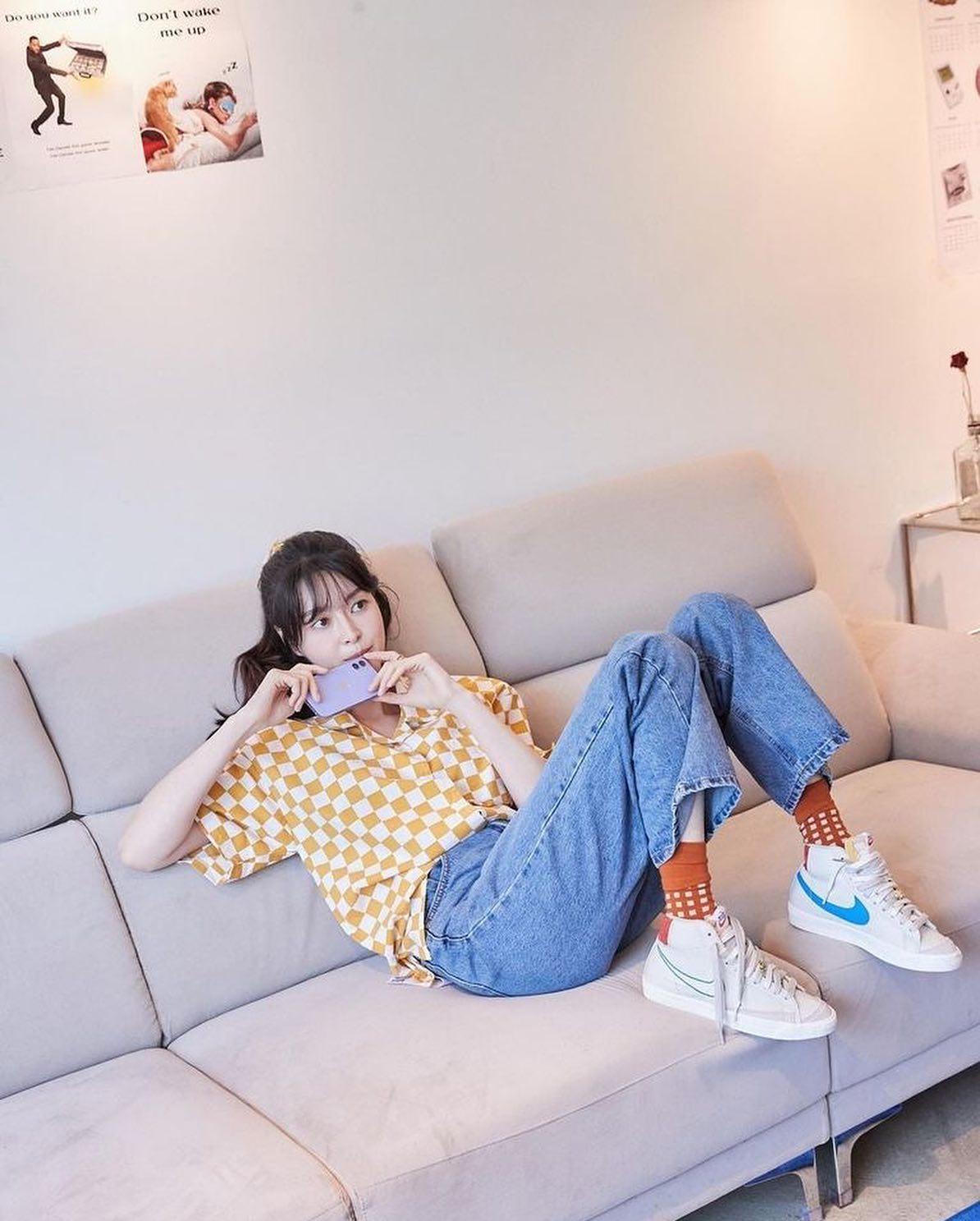 권나라의 고급 무드와 스타일링✨ 이미지5