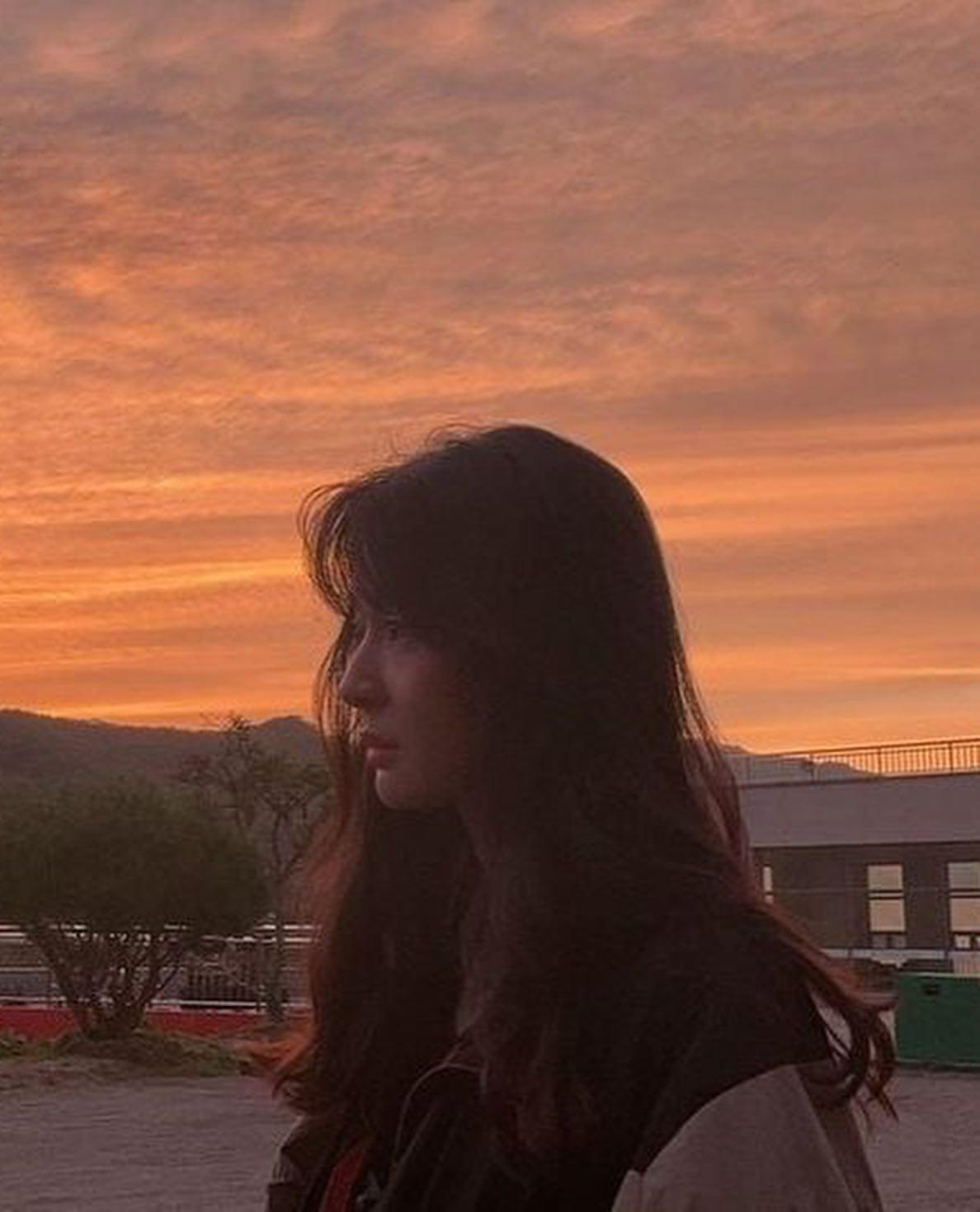 권나라의 고급 무드와 스타일링✨ 이미지9