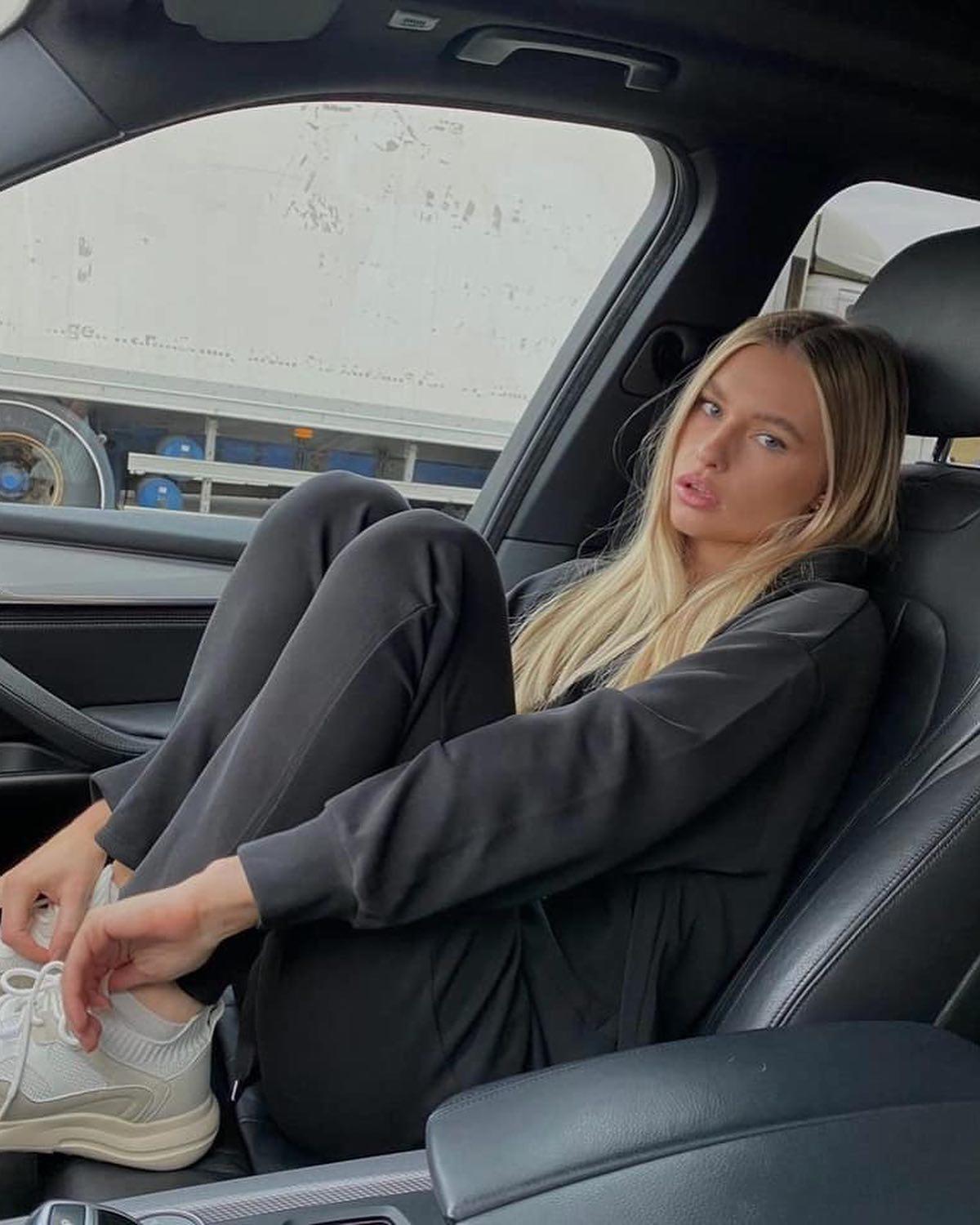 요즘엔 위아래 세트로👍🏻🖤🤍 이미지5