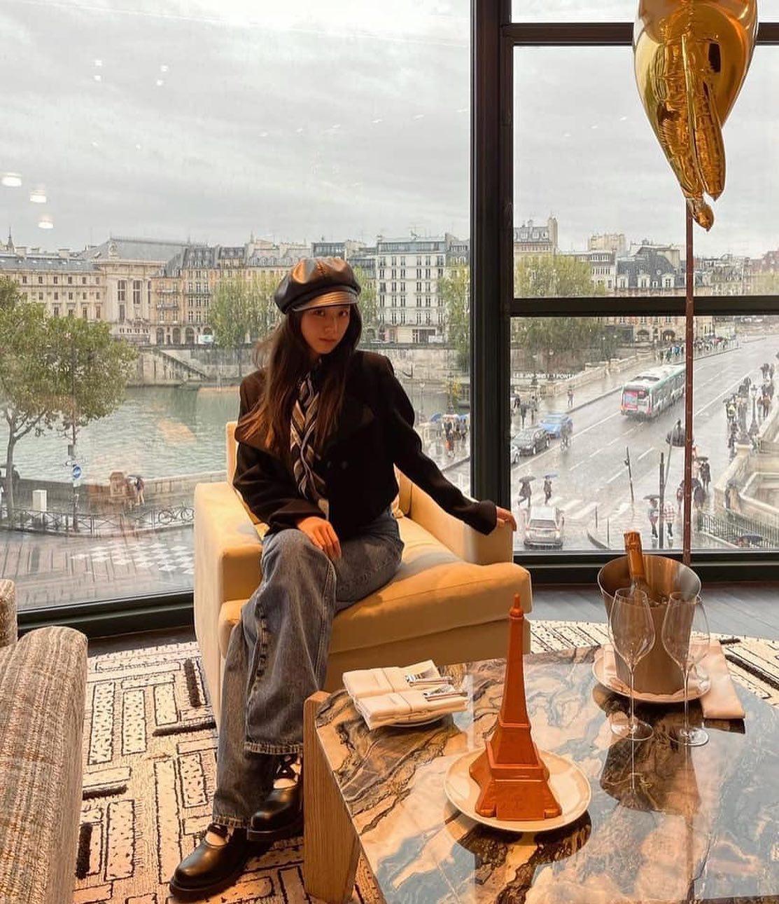 지수 데일리룩 분위기💗🖤 이미지1