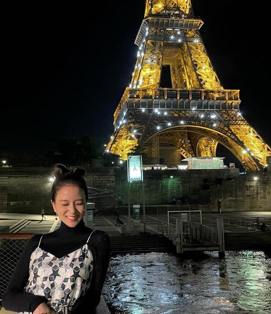 지수 데일리룩 분위기💗🖤 이미지3