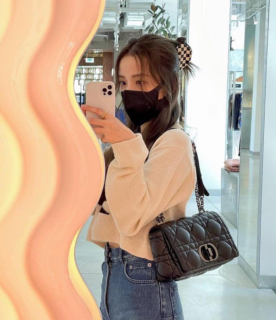 지수 데일리룩 분위기💗🖤 이미지5