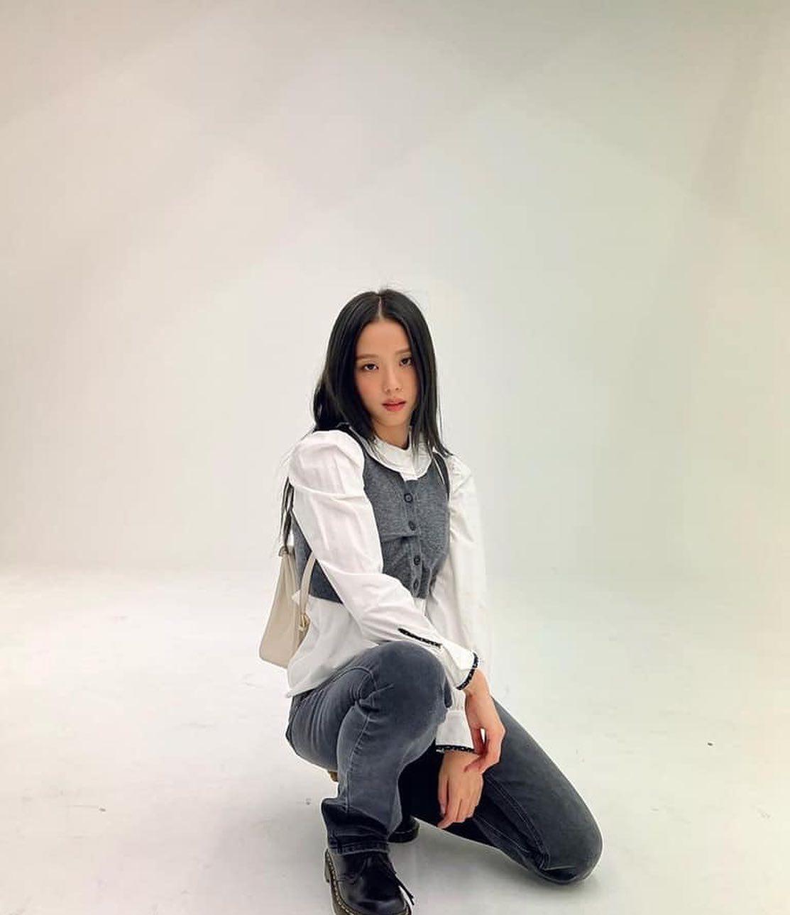 지수 데일리룩 분위기💗🖤 이미지8