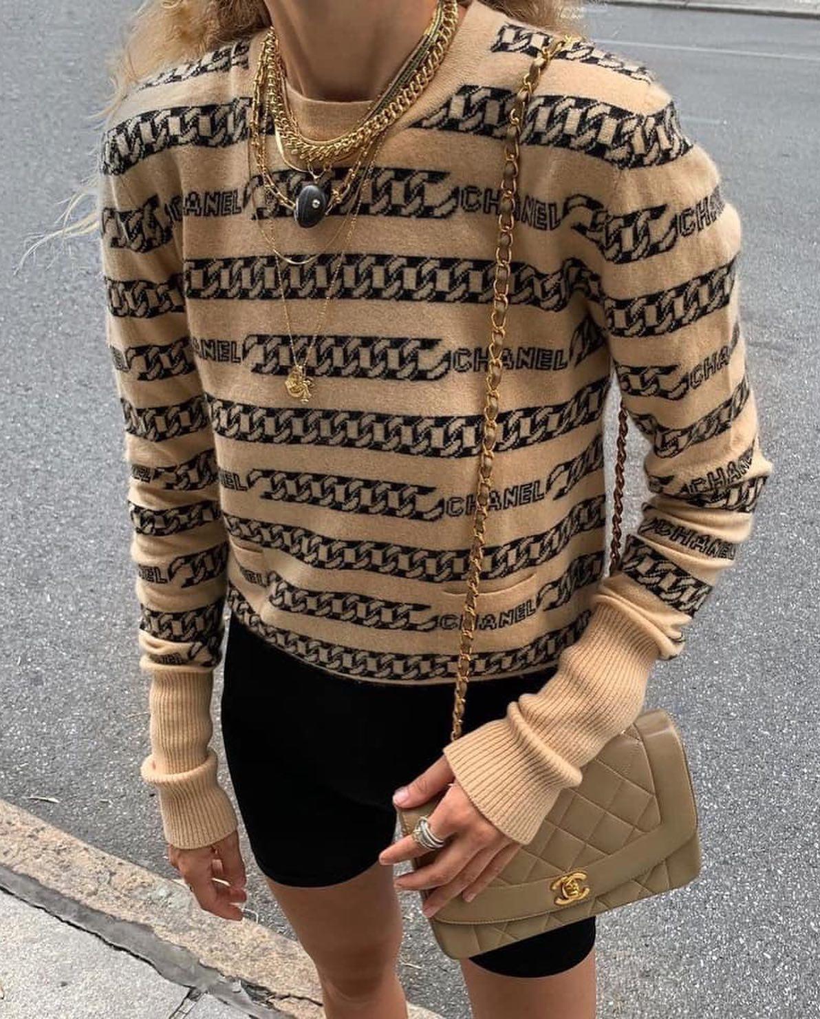 로고 니트 입기🖤💛 이미지