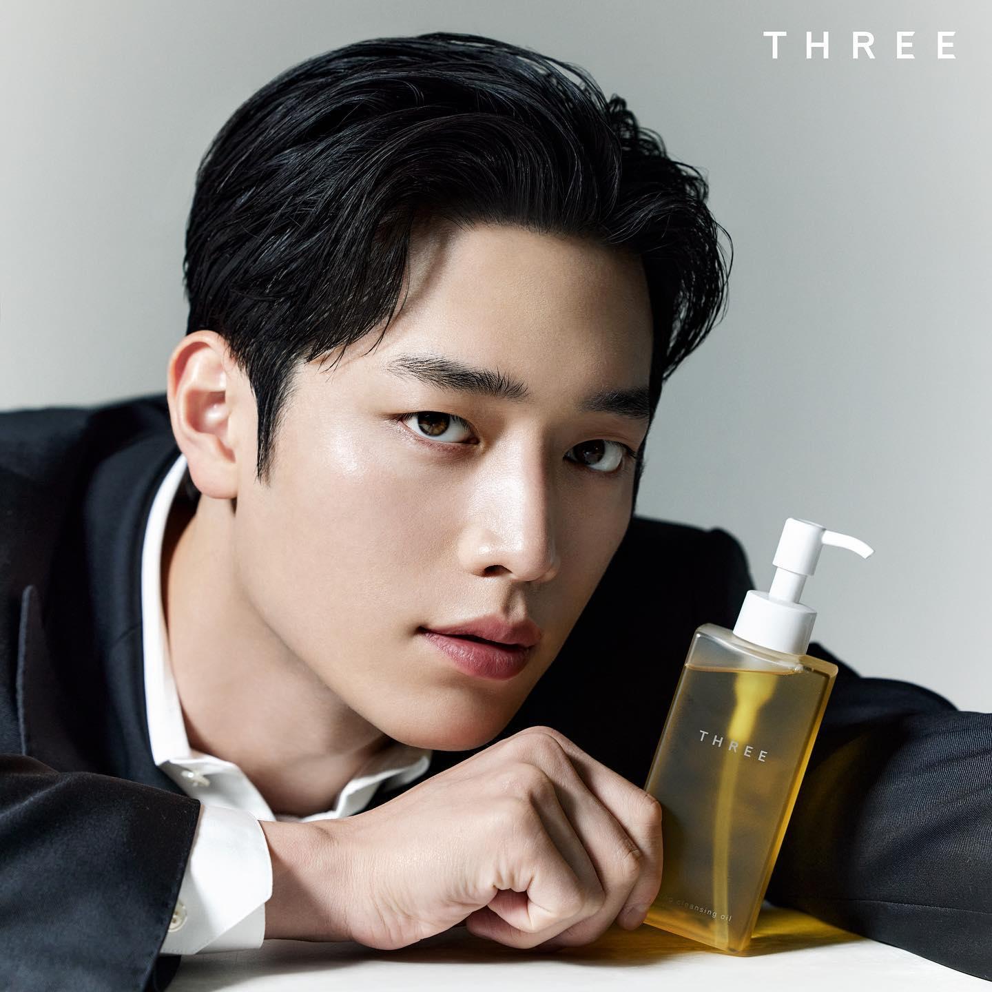 심쿵 비주얼🖤💛서강준 x 쓰리⁣
화보로 느껴지는 다채로운 매력😍❤️@심쿵해 #광고 이미지