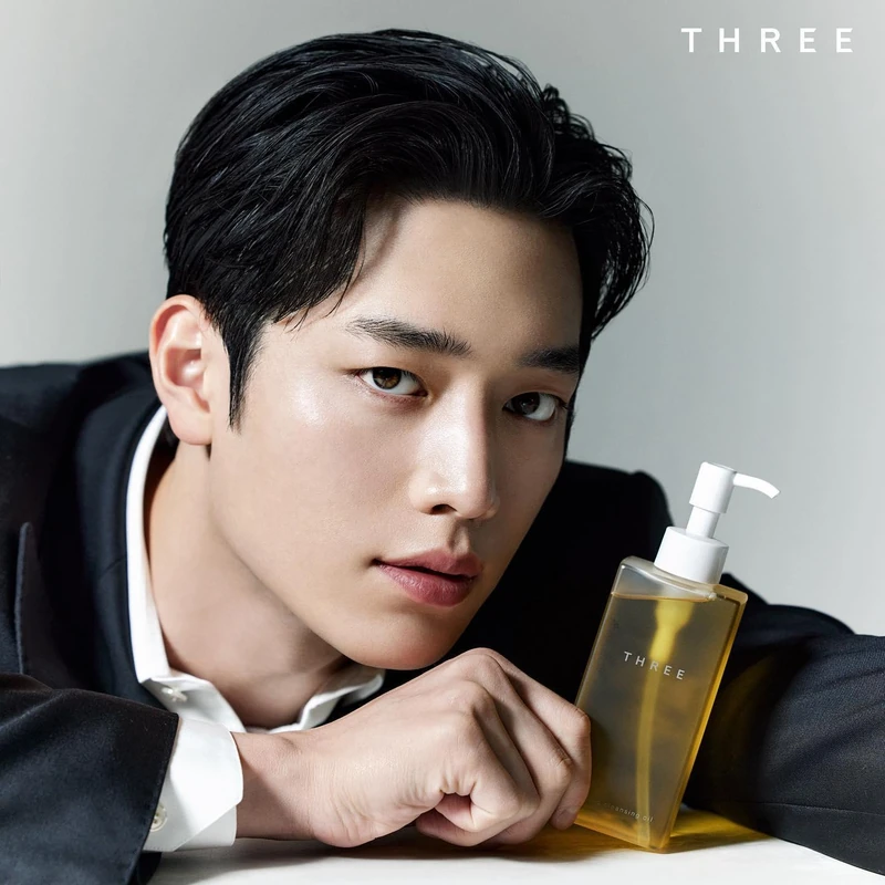 심쿵 비주얼🖤💛서강준 x 쓰리
화보로 느껴지는 다채로운 매력😍❤️@심쿵해 #광고 이미지1