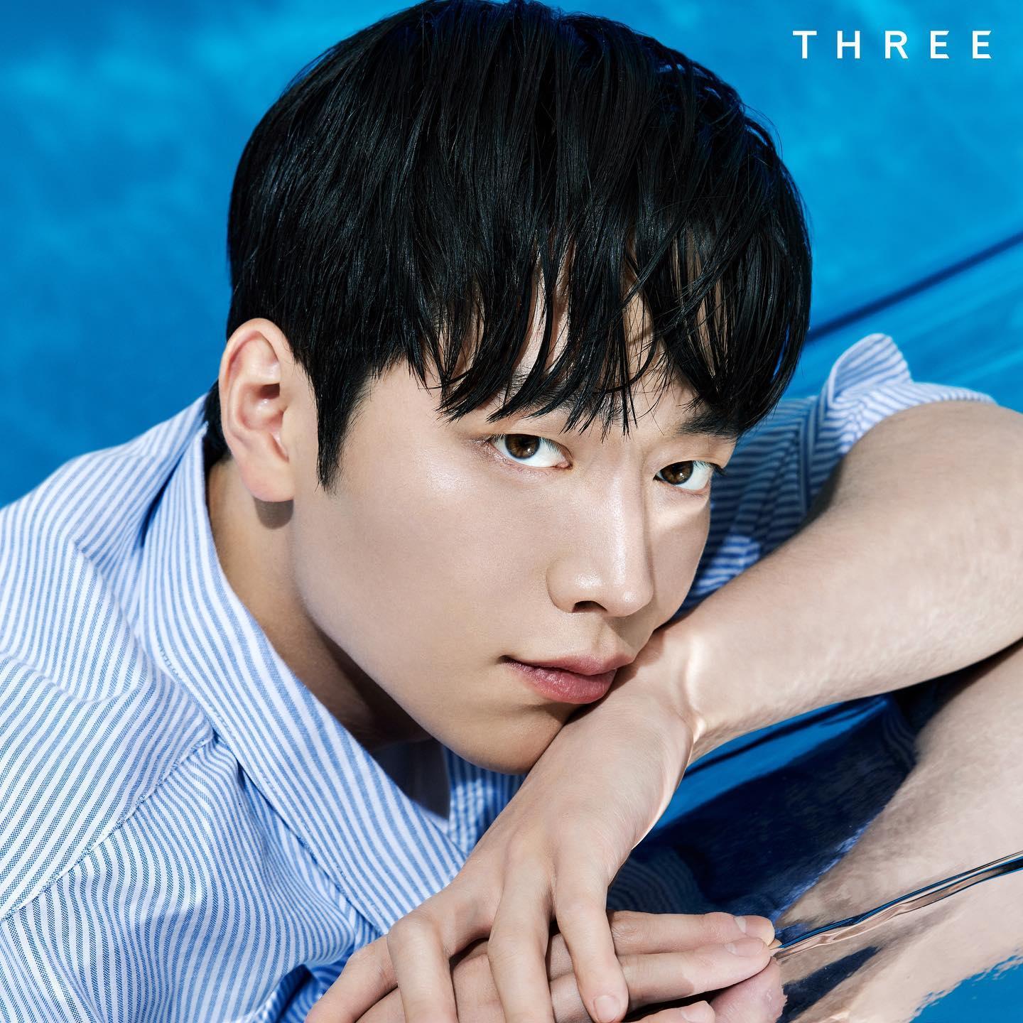 심쿵 비주얼🖤💛서강준 x 쓰리⁣
화보로 느껴지는 다채로운 매력😍❤️@심쿵해 #광고 이미지7