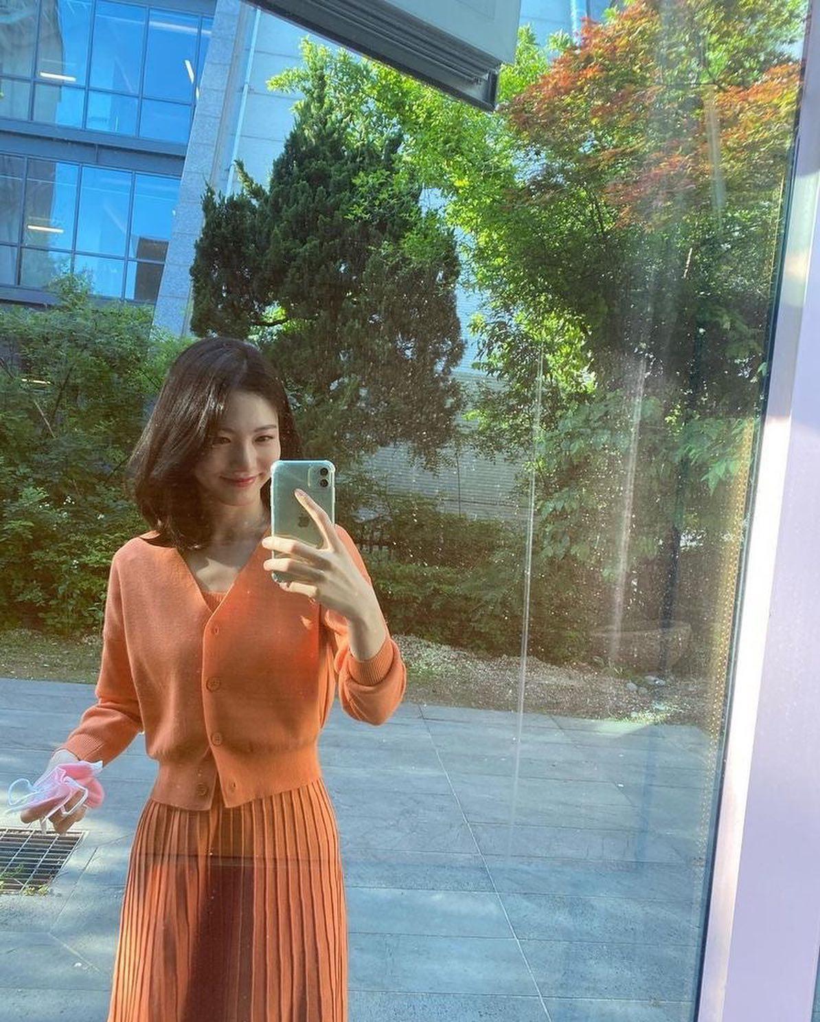 오피스 캐주얼은 신예은처럼🧡🎶 이미지1