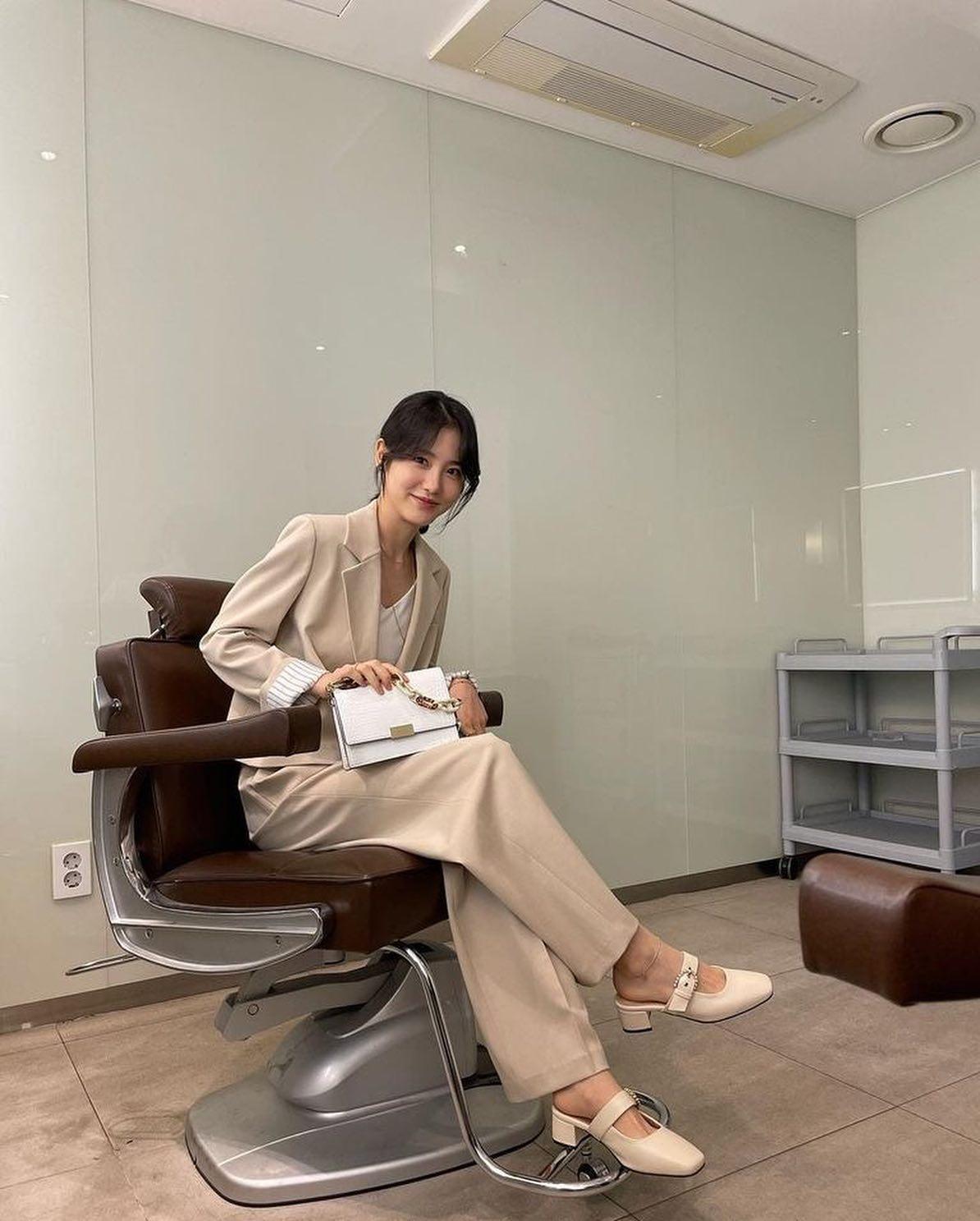 오피스 캐주얼은 신예은처럼🧡🎶 이미지3