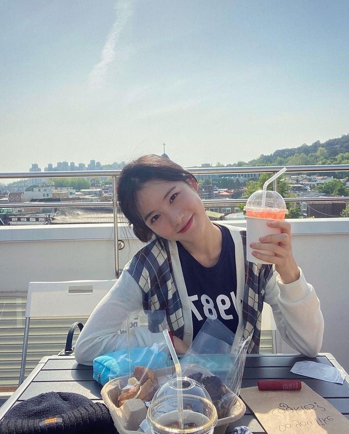 오피스 캐주얼은 신예은처럼🧡🎶 이미지5