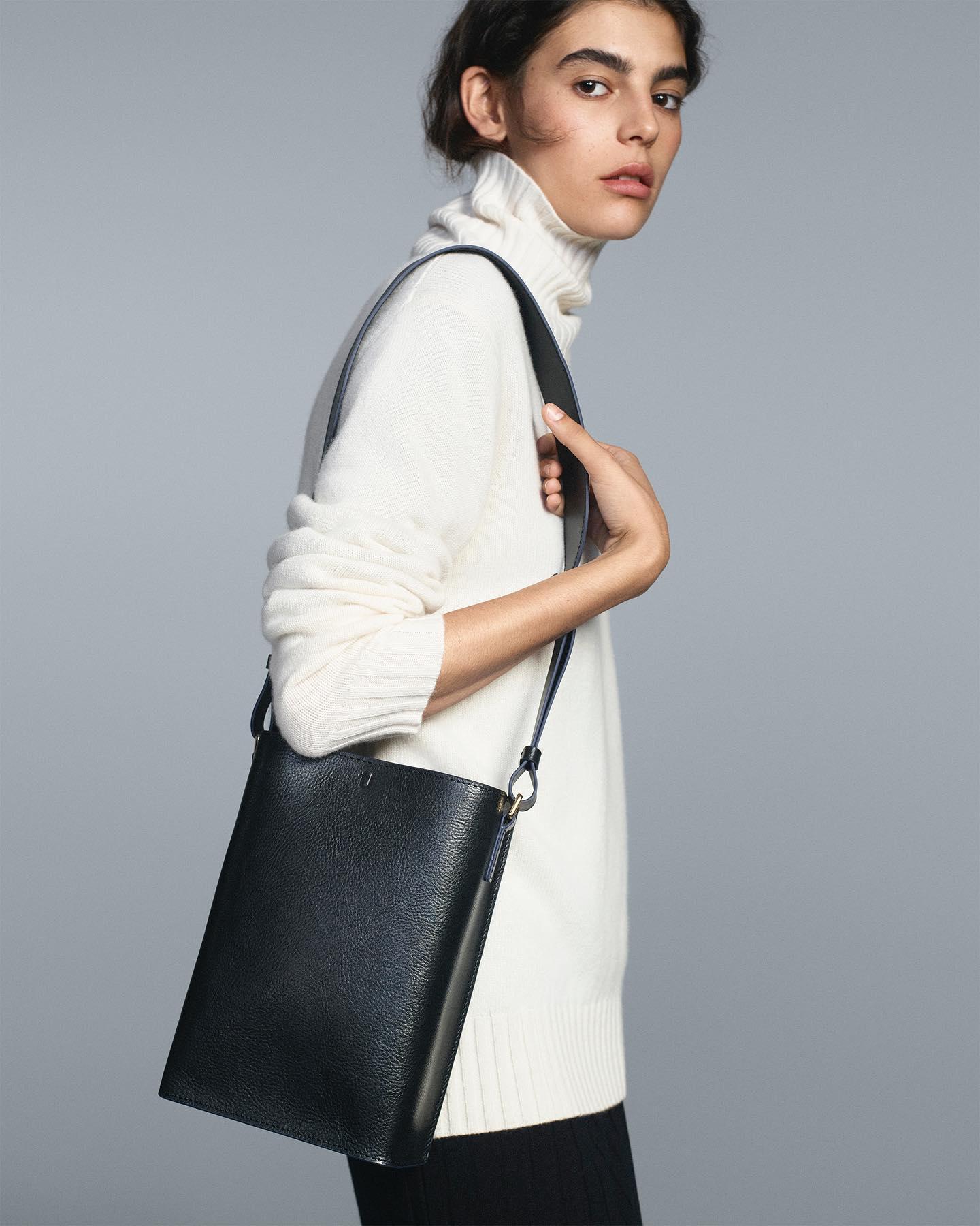 21년 F/W +J 컬렉션 11/12 런칭🖤
디자이너 질샌더 콜라보🕵🏻♀️🧥 강렬함과 감성의 진수 #광고 이미지6