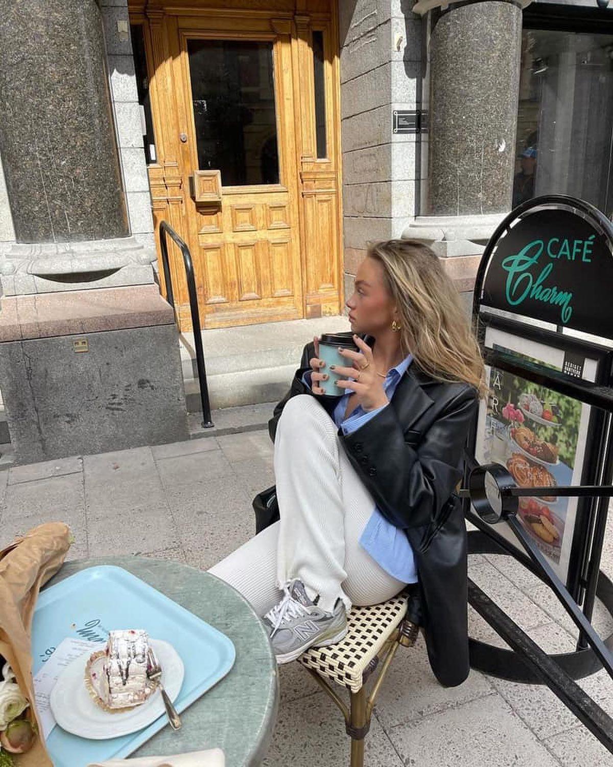 바지는 깨끗한 화이트로🤍 이미지1