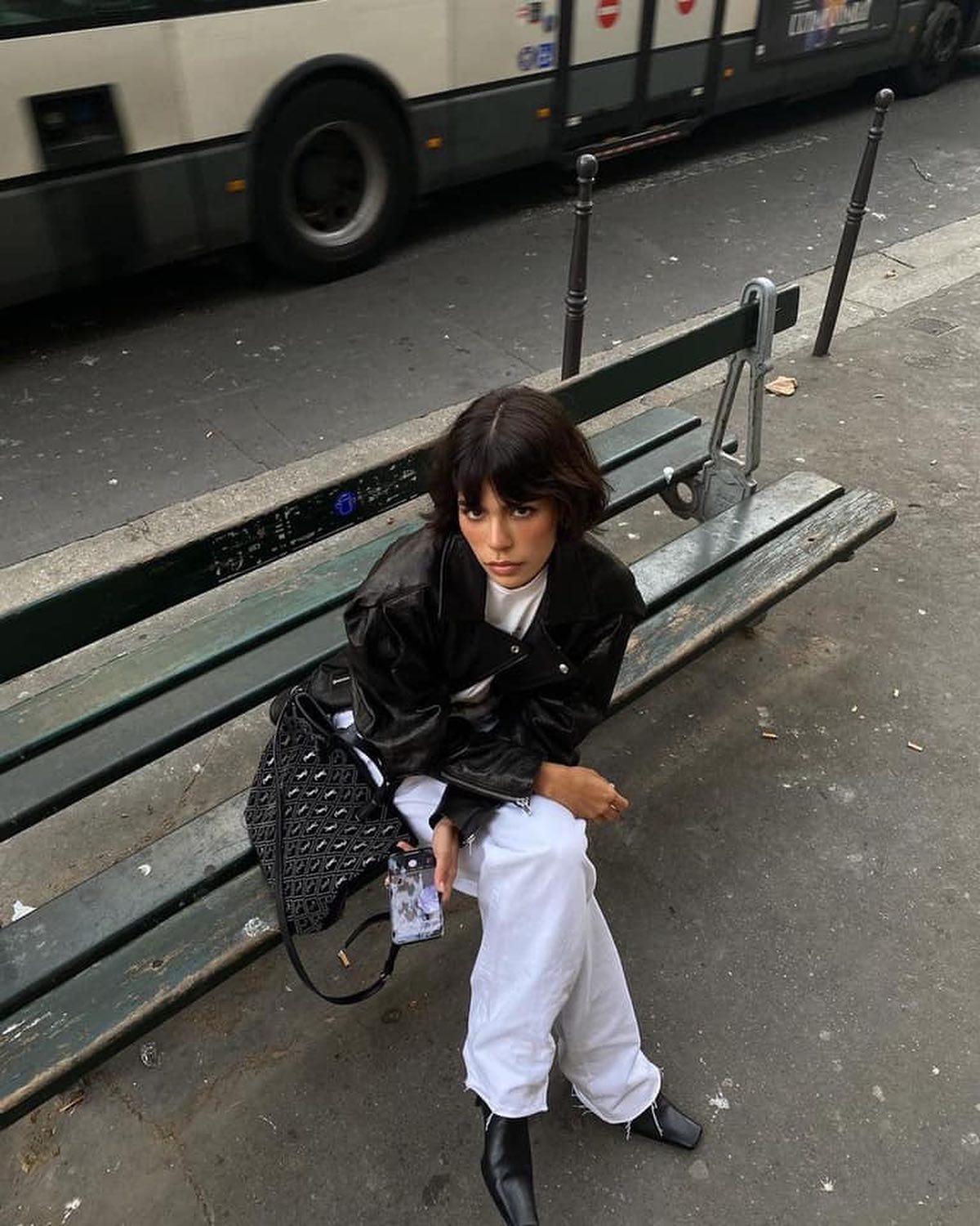 바지는 깨끗한 화이트로🤍 이미지2