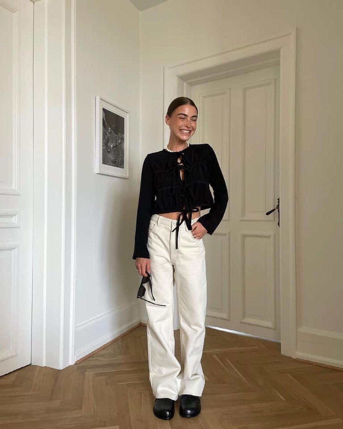 바지는 깨끗한 화이트로🤍 이미지4