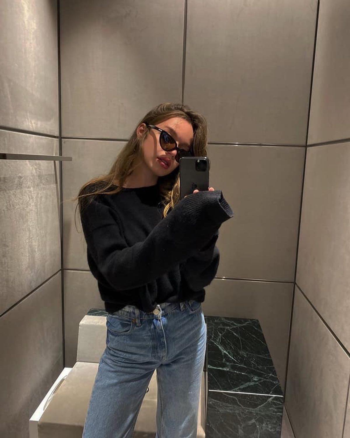 선글라스는 지금 끼는거야😎🖤 이미지
