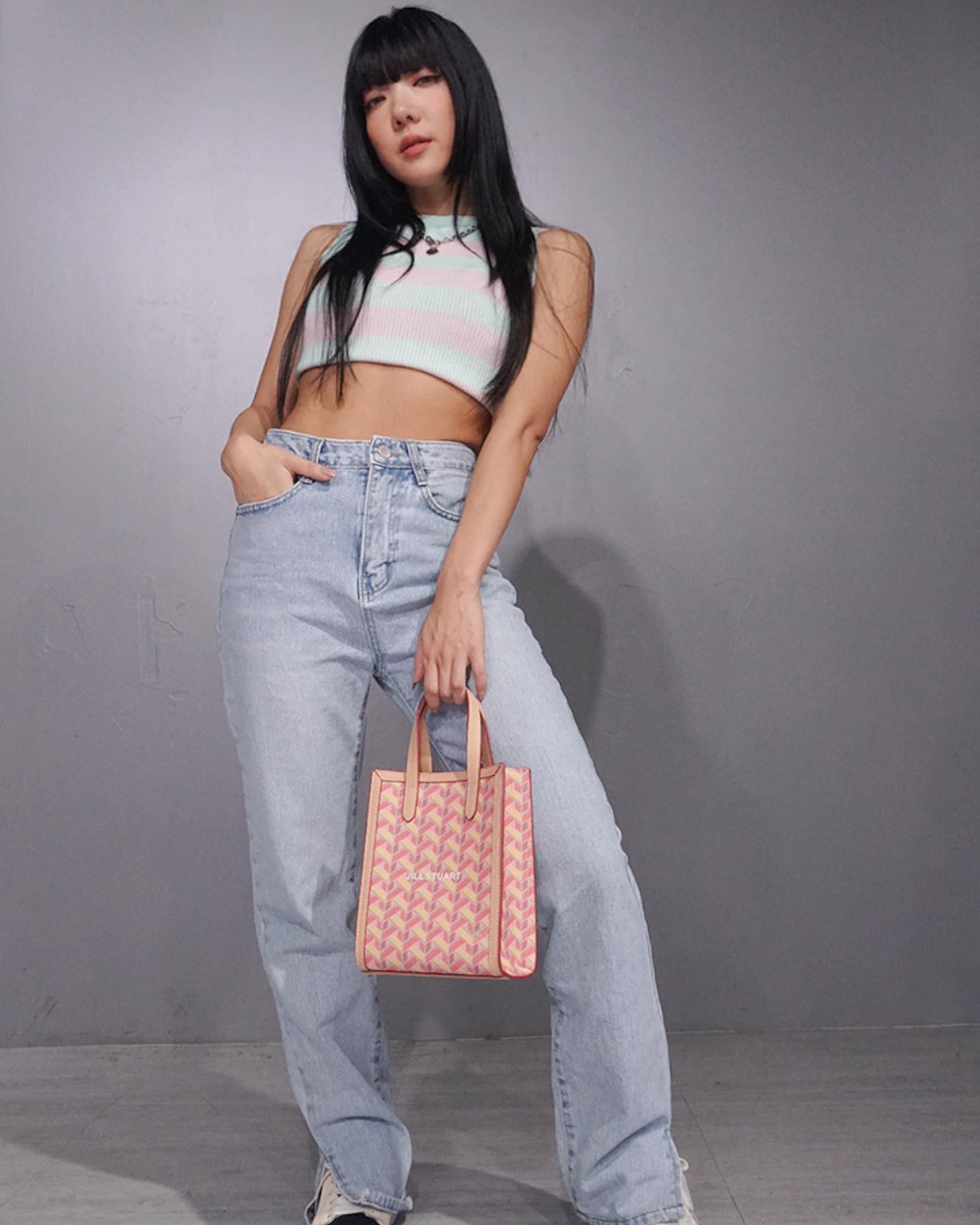 가방룩까지 찢었다!!🥜❤️피넛언니
질스튜어트 x 스우파 피넛 가방춤👜💃🏻@신난다🔥 #광고 이미지4