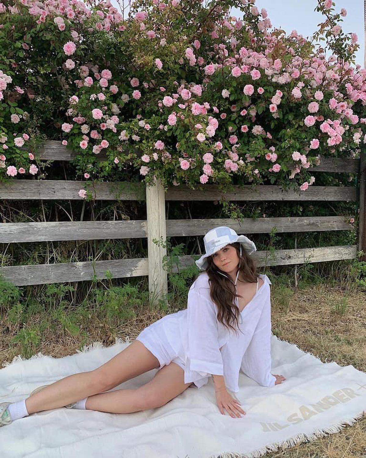 화이트 숏팬츠로 깔끔한 룩🤍💖 이미지8