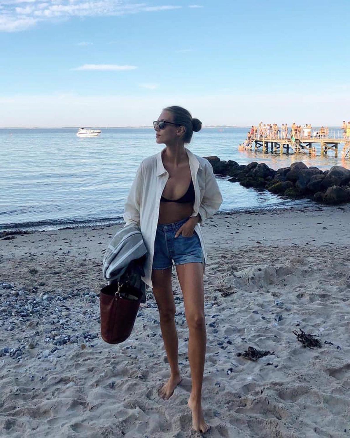 셔츠에 반바지 @어때💙🤍 이미지1