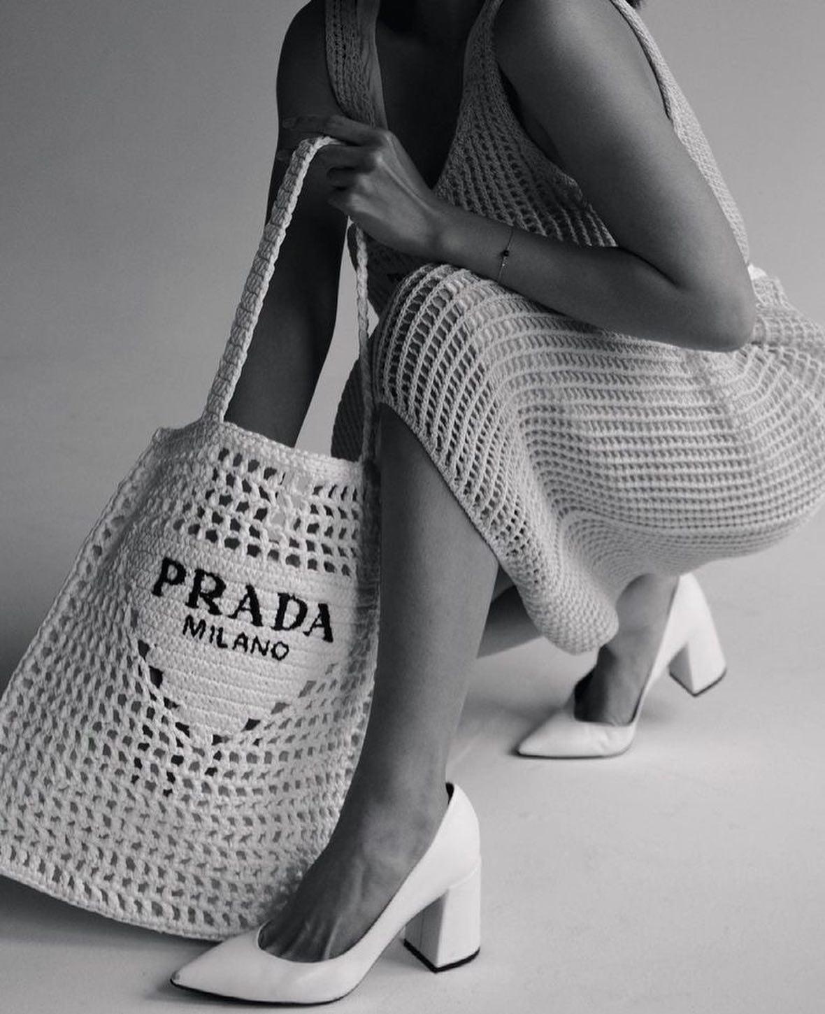 시선강탈 시원한 프라다 네트백🌊 이미지3