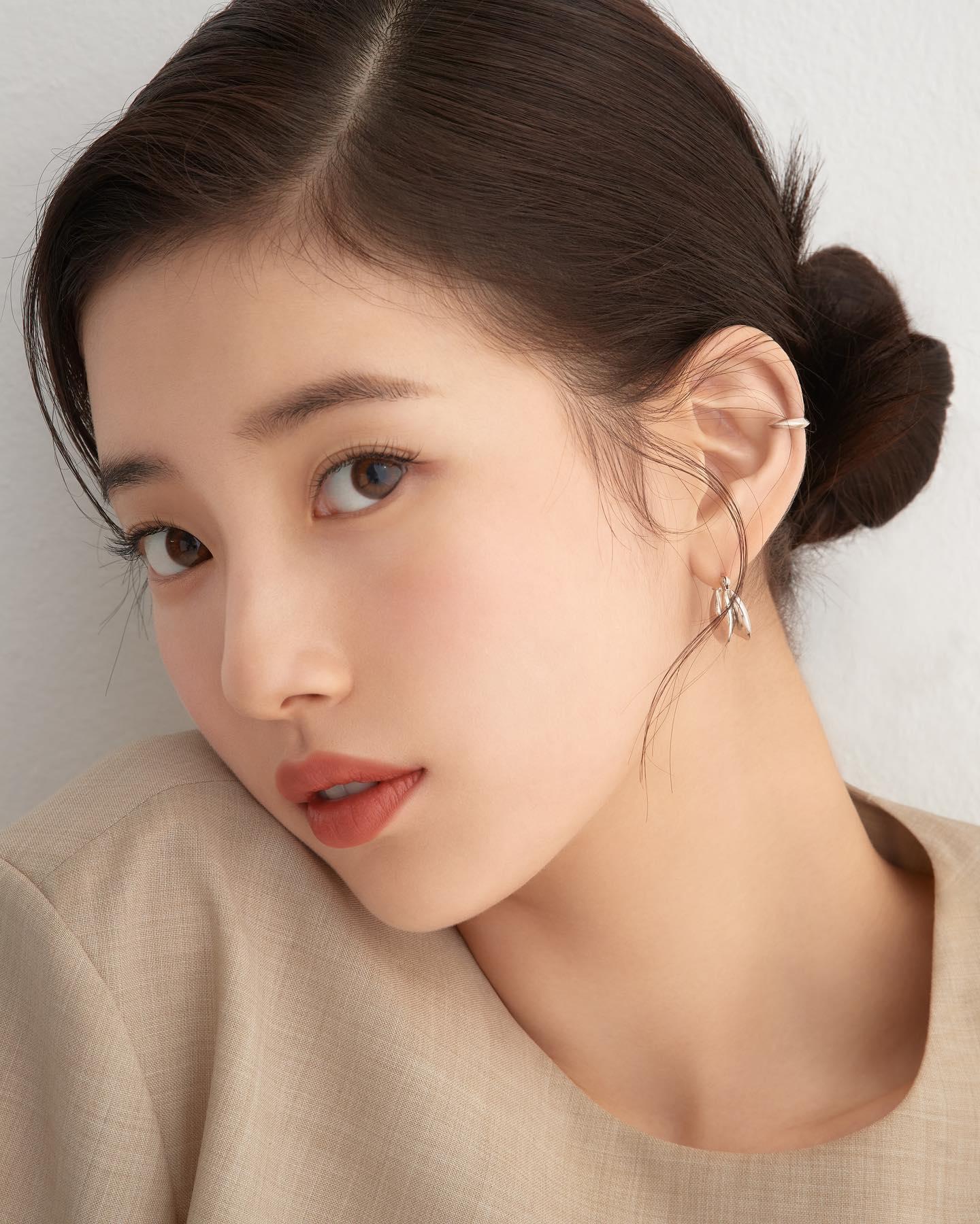 보자마자 반하는🤎❤️국민 첫사랑
우아하고 성숙한 수지 x 랑콤💄가을 뷰티 화보 #광고 #랑콤 이미지