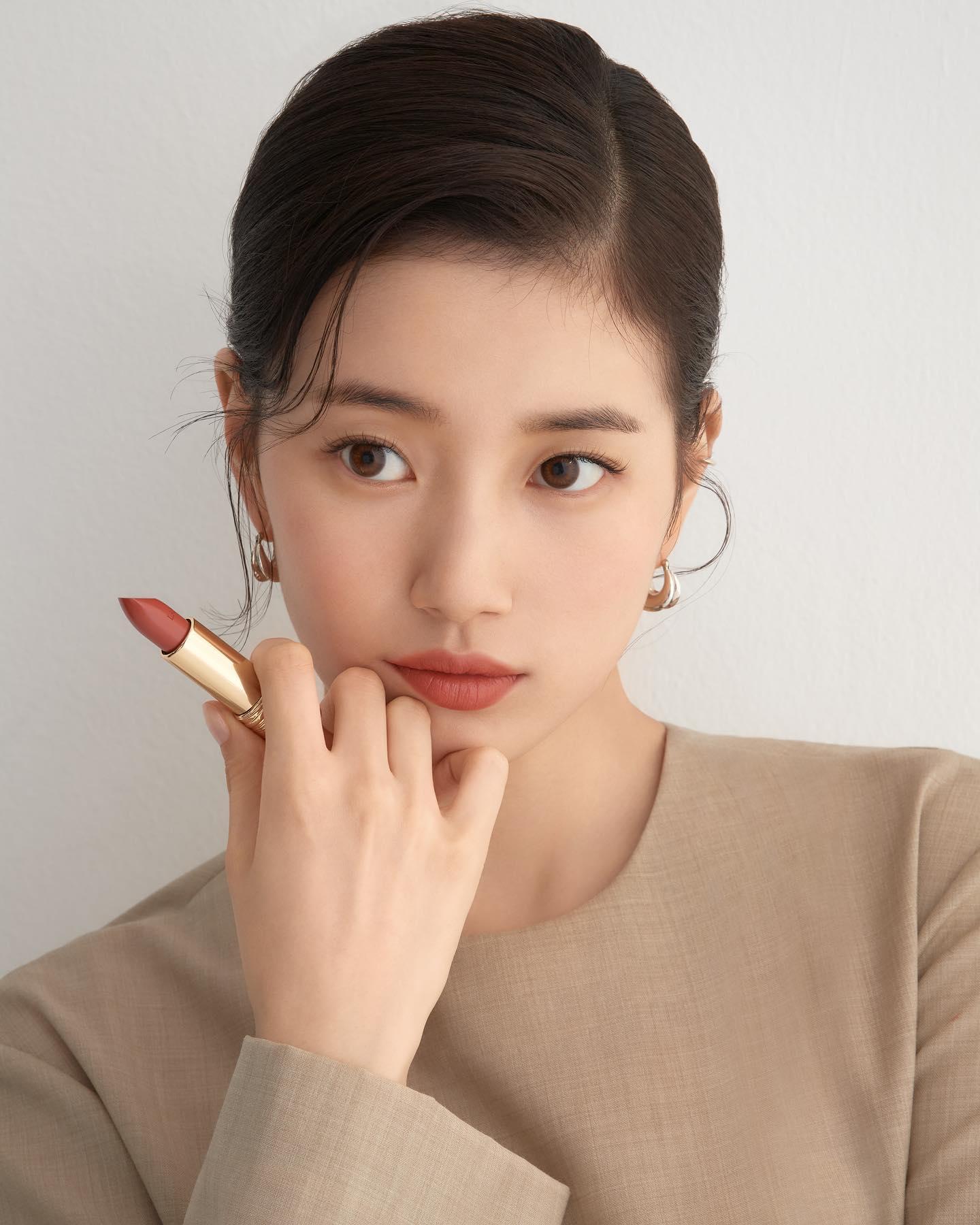 보자마자 반하는🤎❤️국민 첫사랑
우아하고 성숙한 수지 x 랑콤💄가을 뷰티 화보 #광고 #랑콤 이미지2