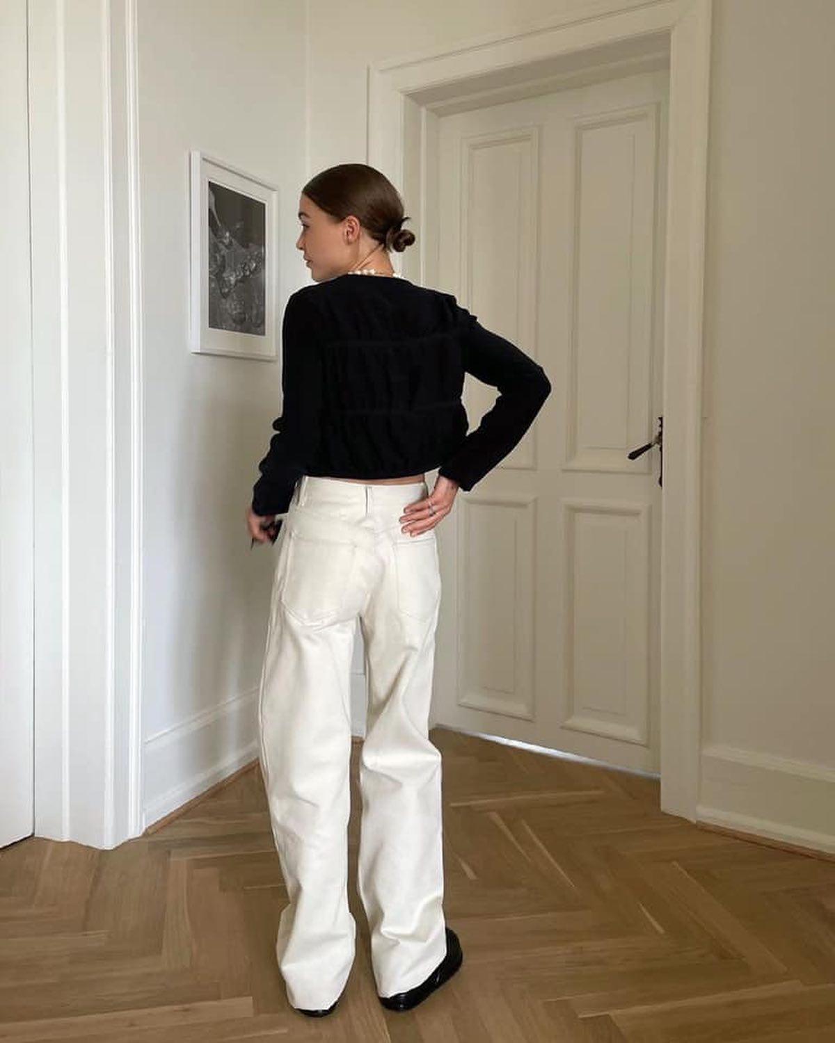 센스있는 화이트팬츠 코디🤍 이미지3