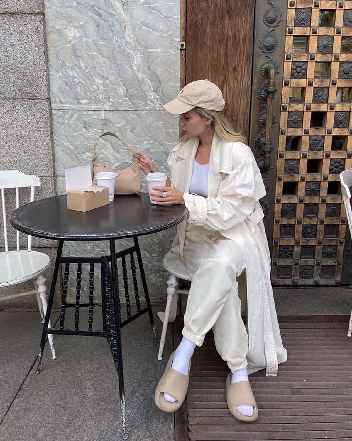 센스있는 화이트팬츠 코디🤍 이미지5