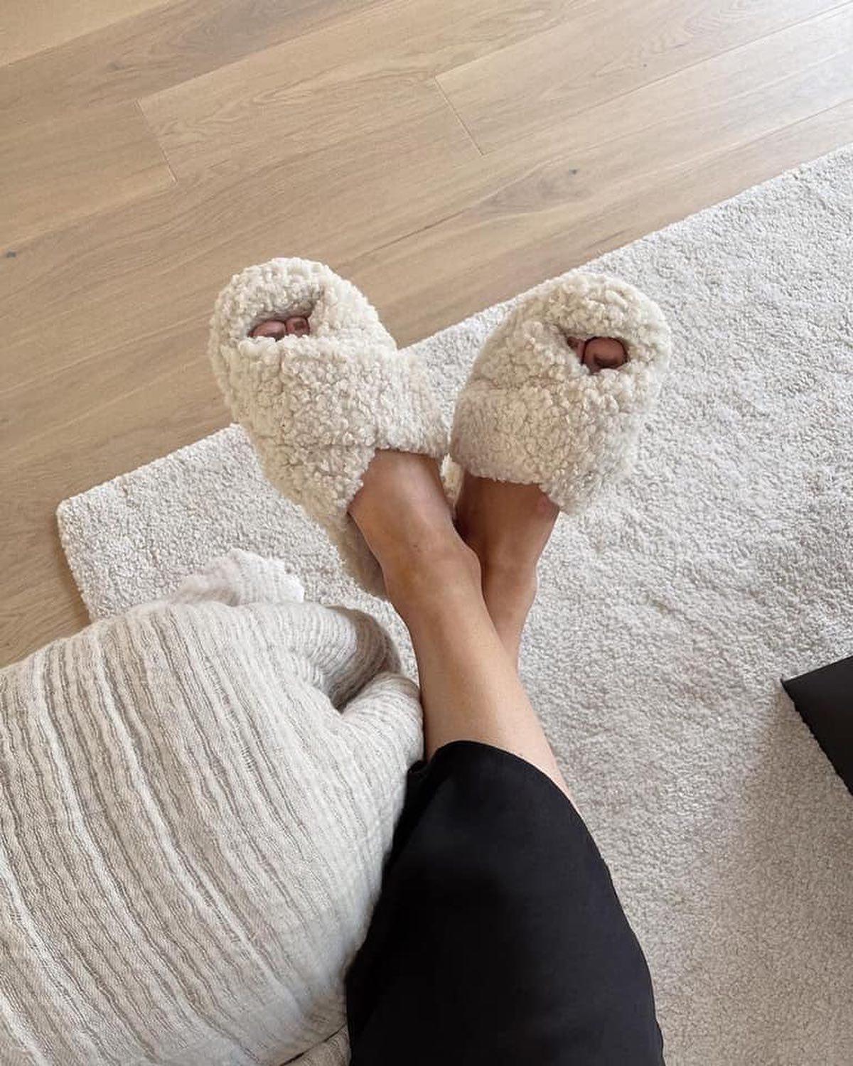 얼른 러그 깔고싶다..🤍 이미지